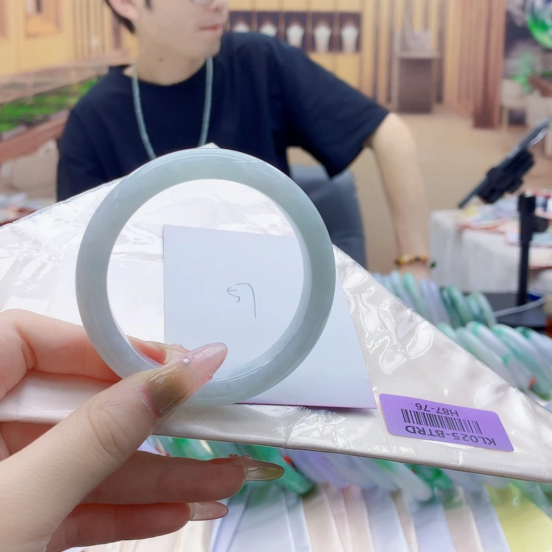 翡翠手镯未镶嵌jjhgggggghh