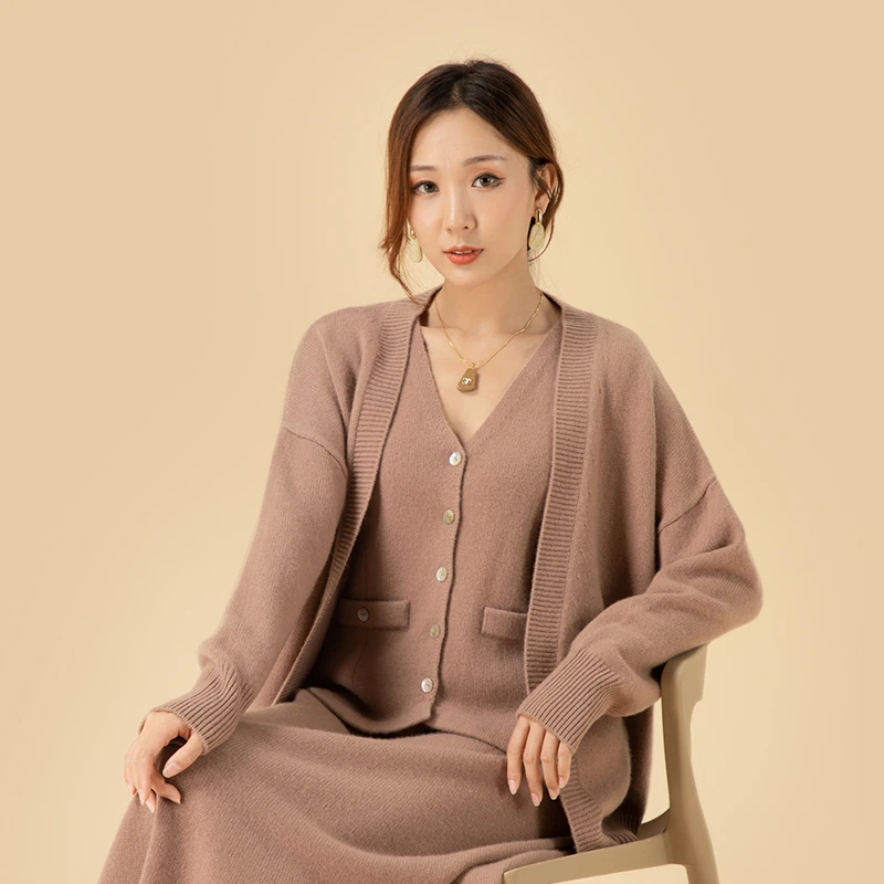 【100% 山羊绒】秋冬 V 领针织女宽松浅纯色羊绒开衫 BC21100025