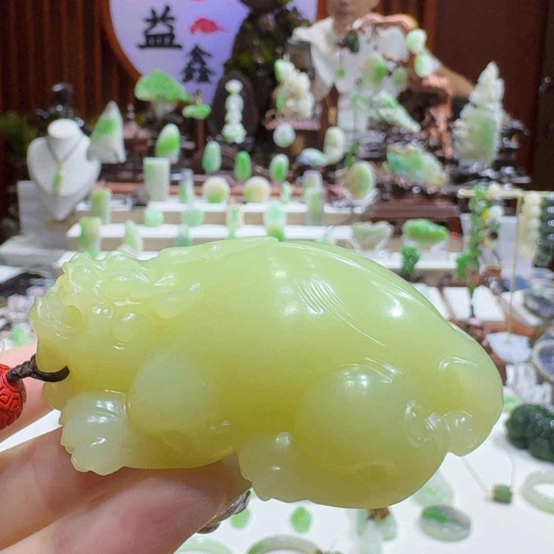 未镶嵌和田玉把件黄口貔貅