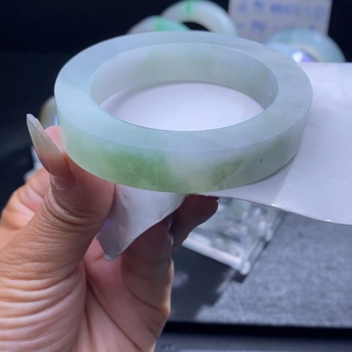 定制翡翠未镶嵌翡翠手镯