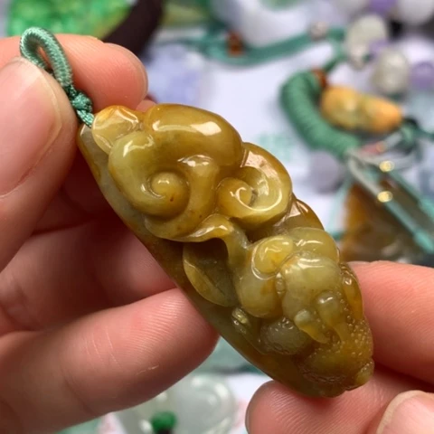 翡翠颈饰未镶嵌翡翠
