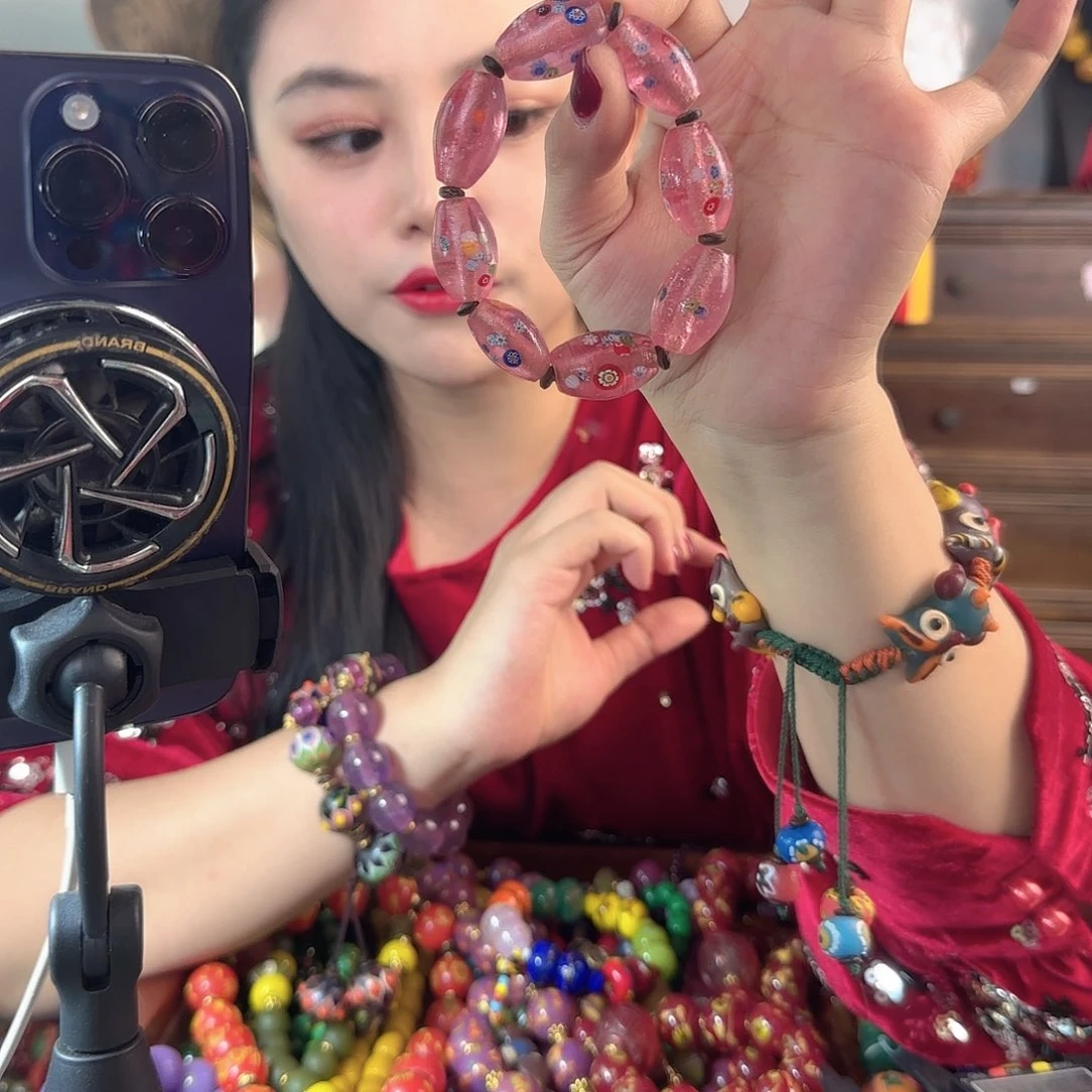 玻璃颈饰老琉璃的故事是一个人的