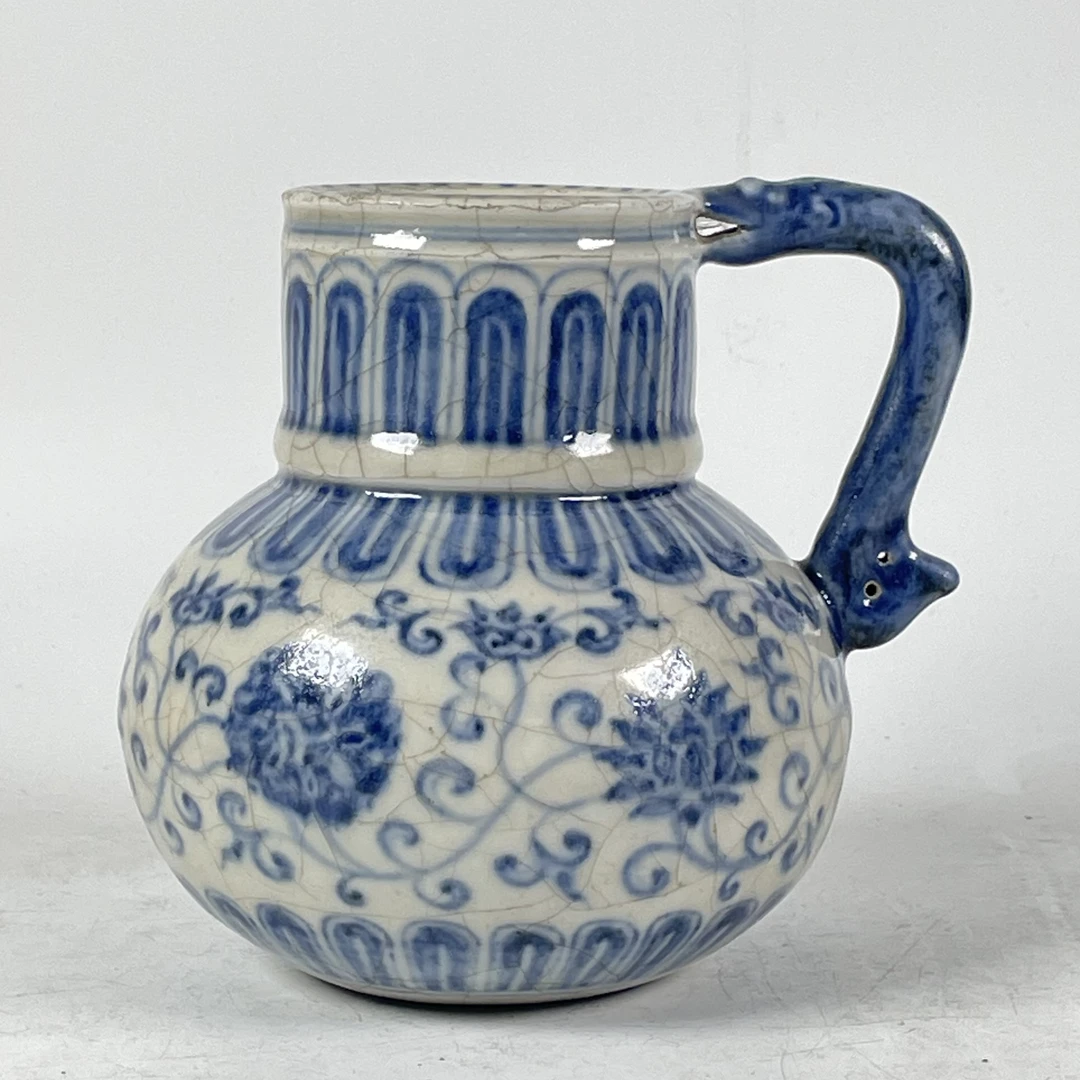 青花缠枝莲花浇收藏鉴赏