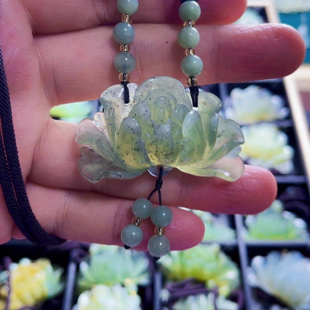 蛇纹石玉未镶嵌颈饰