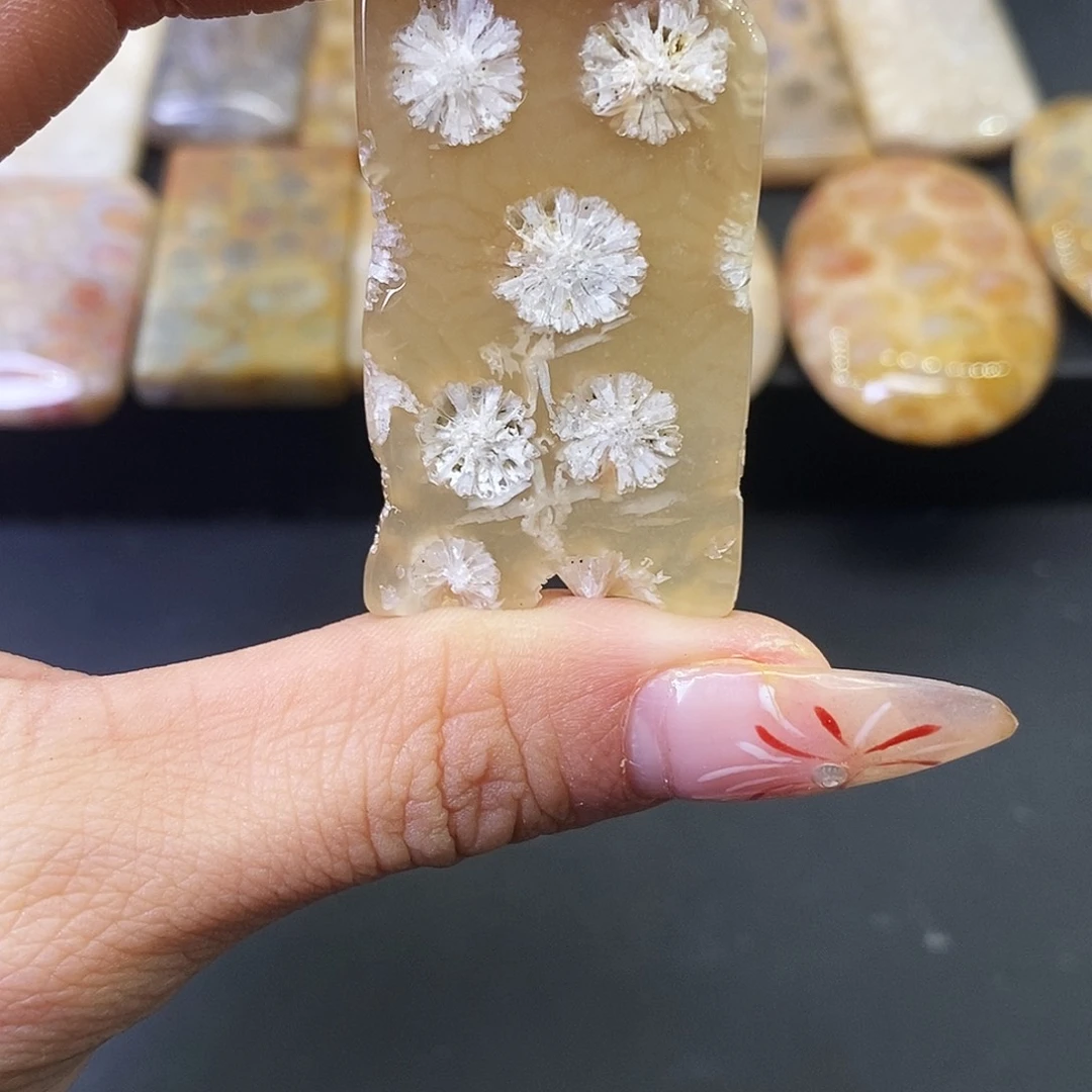硅化玉颈饰合金团****?