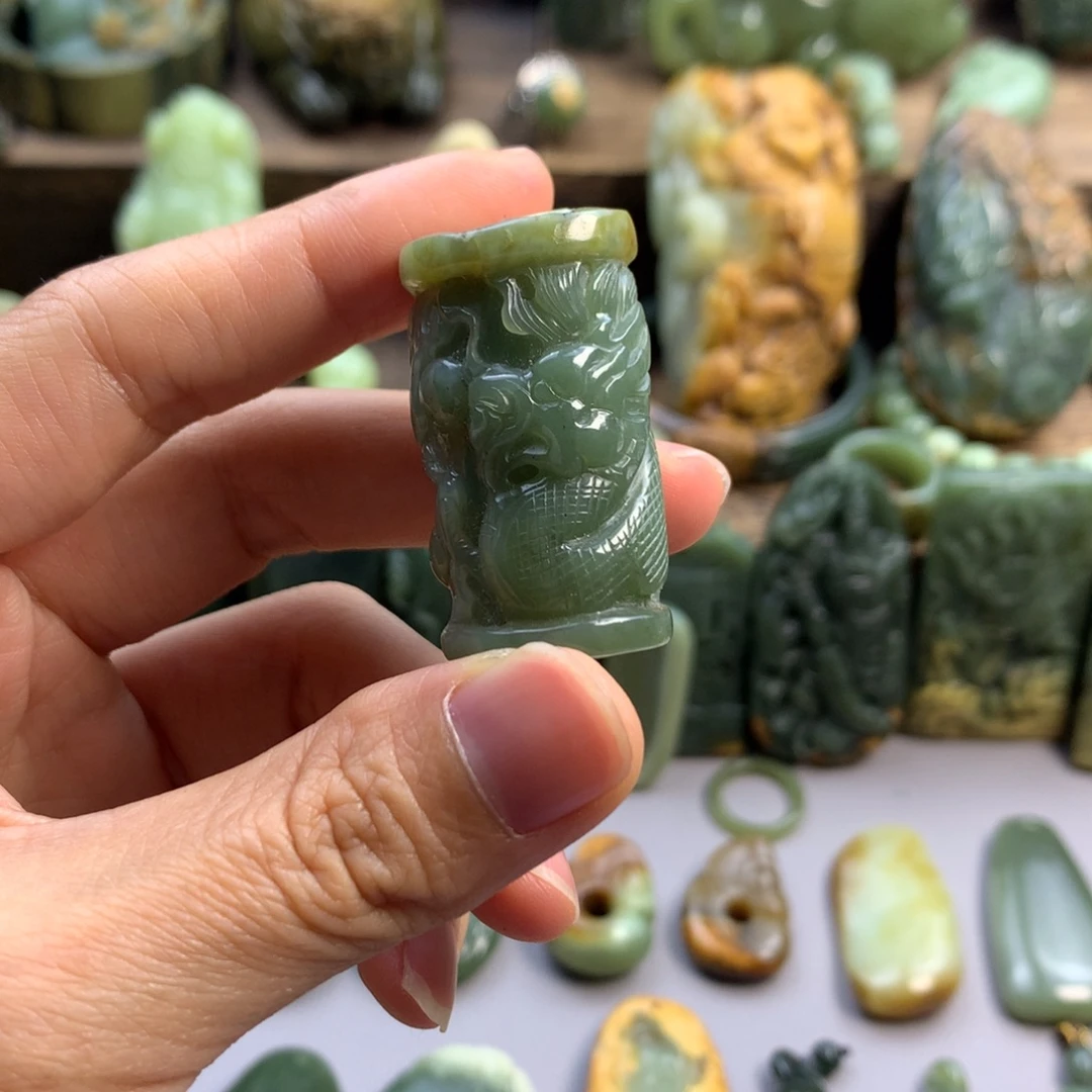 老***董岫岩河磨玉(透闪石质玉)未镶嵌珠宝奇石