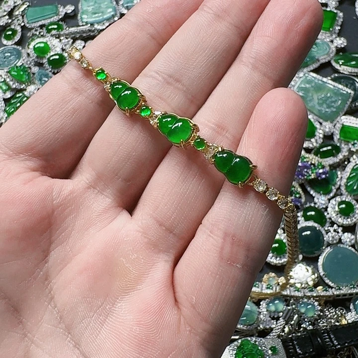 翡翠颈饰未镶嵌天然A货翡翠放漏