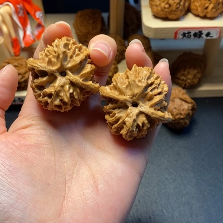 文玩核桃把件流**落12号苹果41尺打底