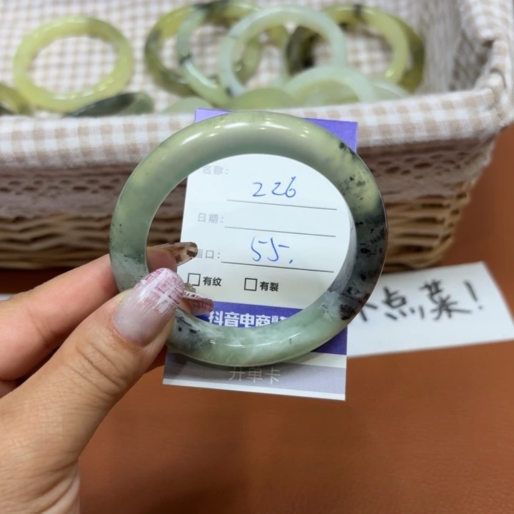 未镶嵌岫玉手镯天然