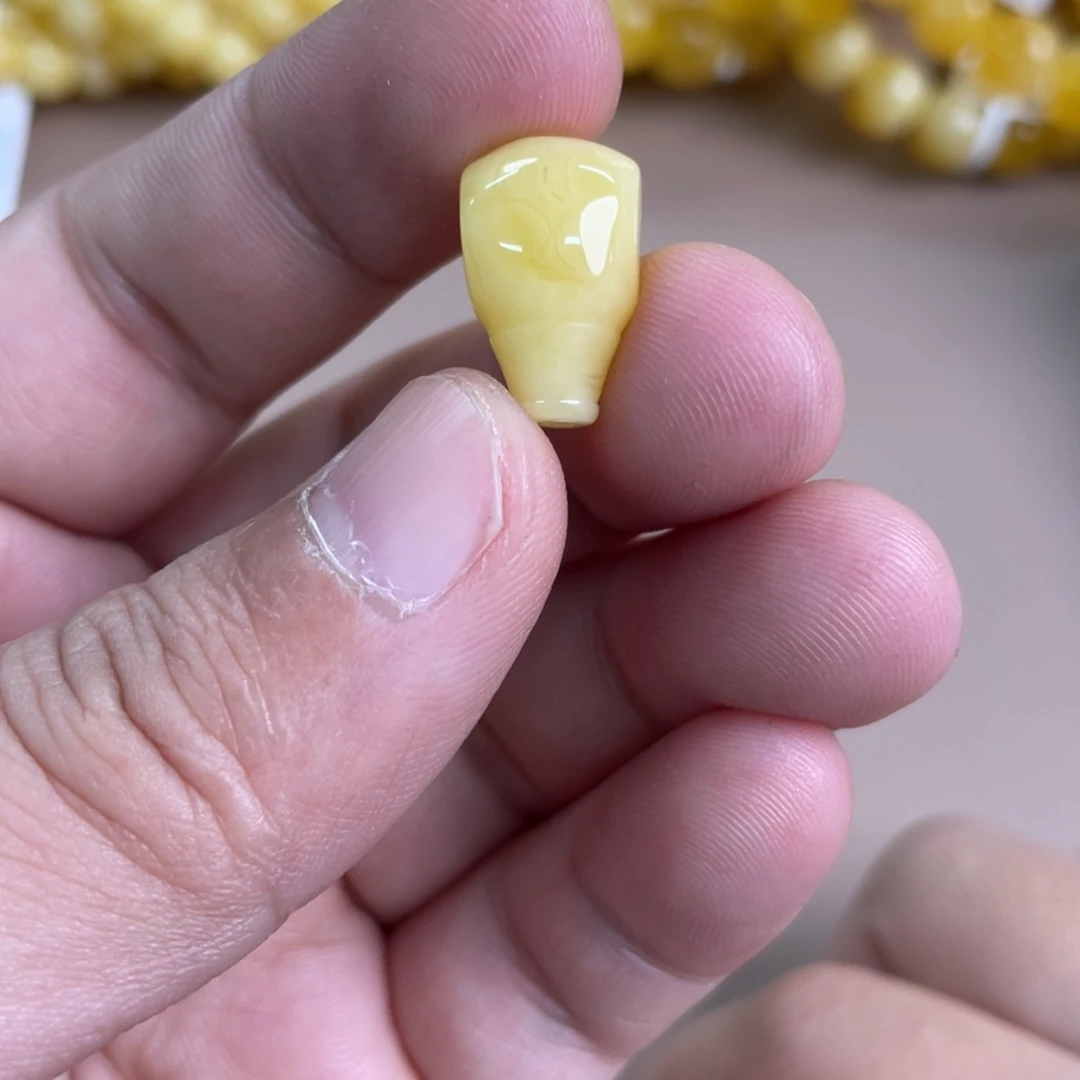 琥珀裸石未镶嵌032000000000