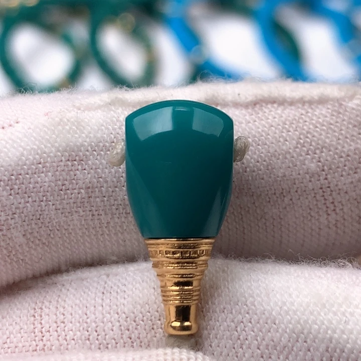 绿松石车挂18K金镶嵌