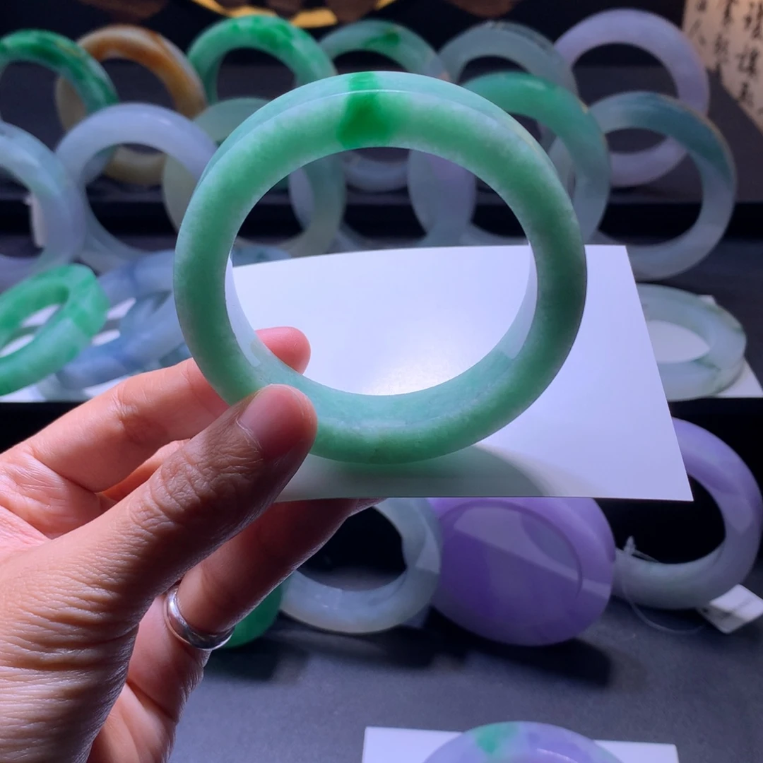 定制翡翠未镶嵌翡翠手镯