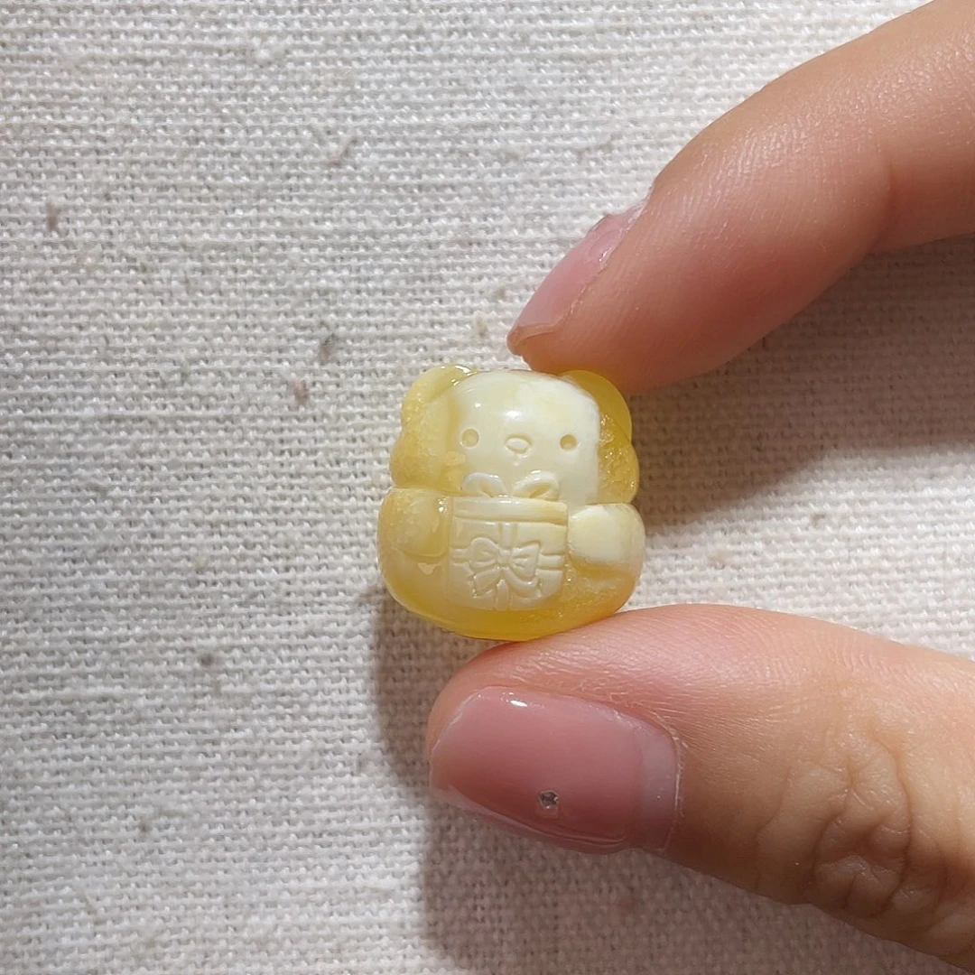 琥珀未镶嵌裸石小熊