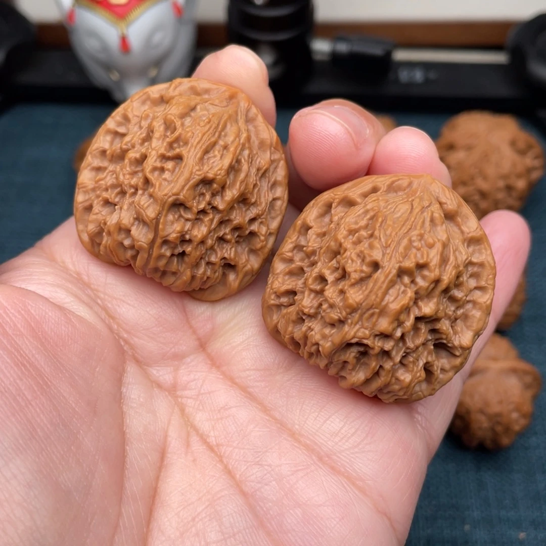 文玩核桃把件38高炮南疆石红皮