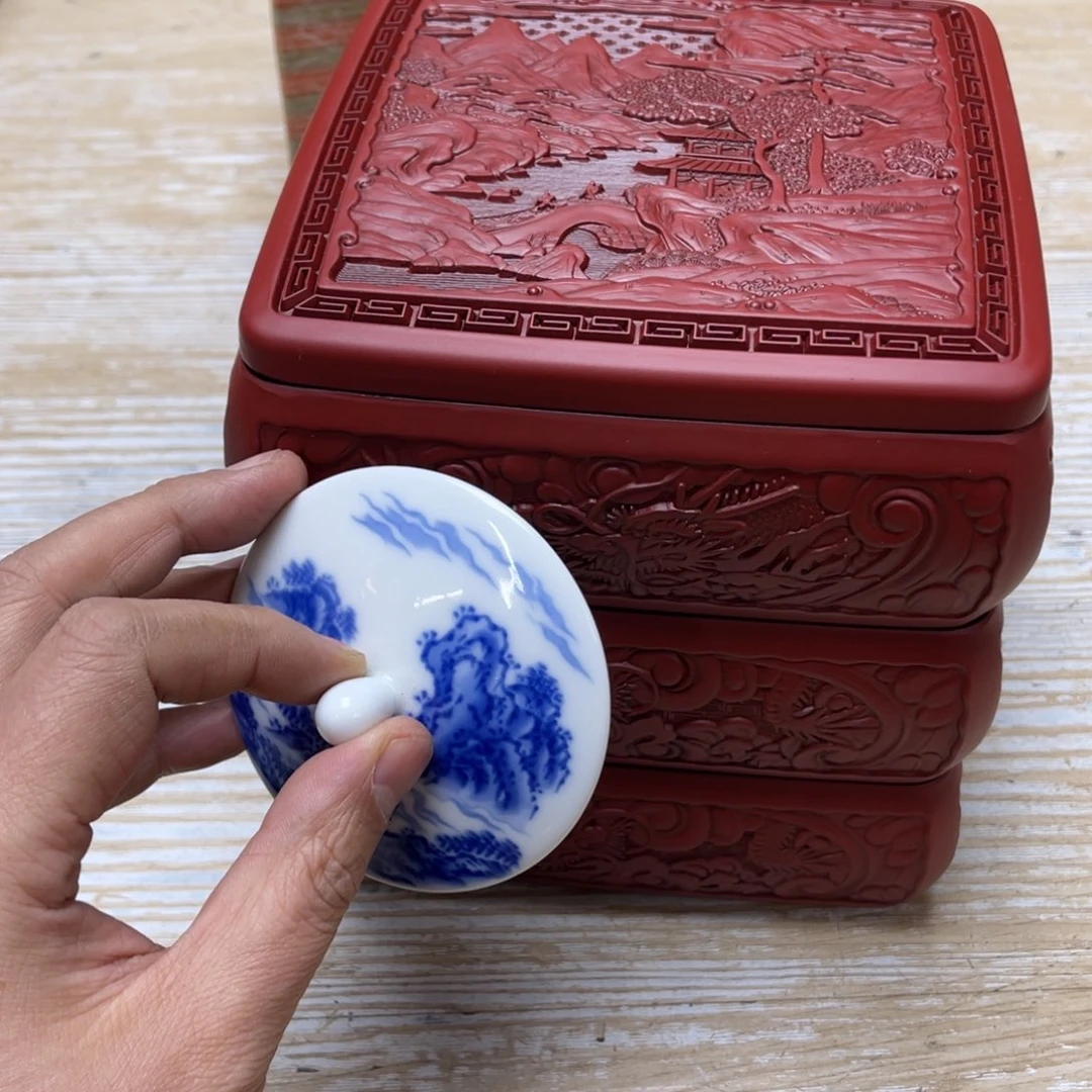 瓷片料****厨密密麻麻地排列着一个