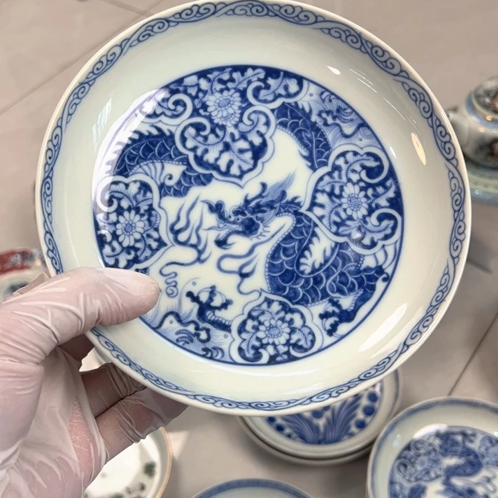 瓷片白青花穿花龙的壶承q