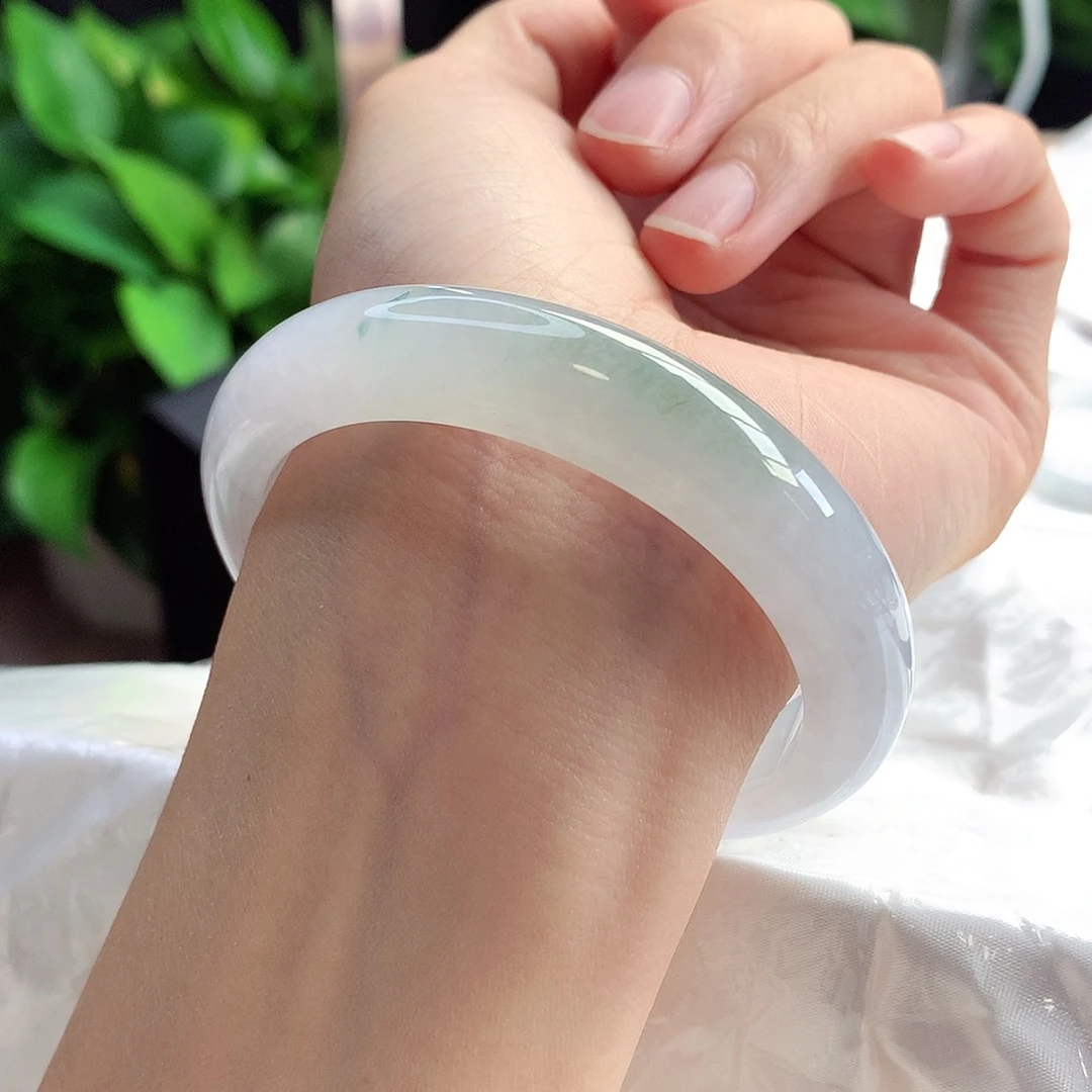 未镶嵌手镯翡翠54-55圈口白冰渐变一抹晴微瑕漏嘎嘎冰