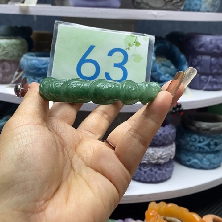 未镶嵌手镯石英岩玉