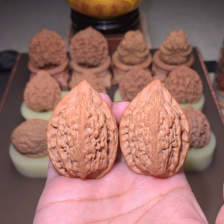 核桃文玩核桃把件吸血鬼