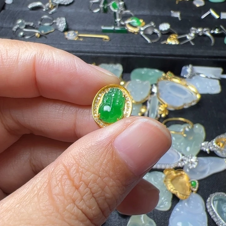 翡翠18K金镶嵌吊坠(不含链)