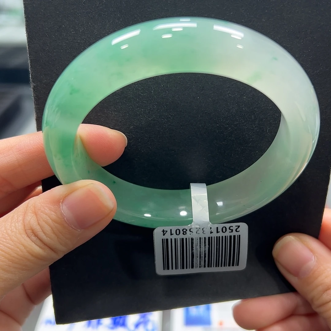 石英质玉（非洲翠）未镶嵌手镯