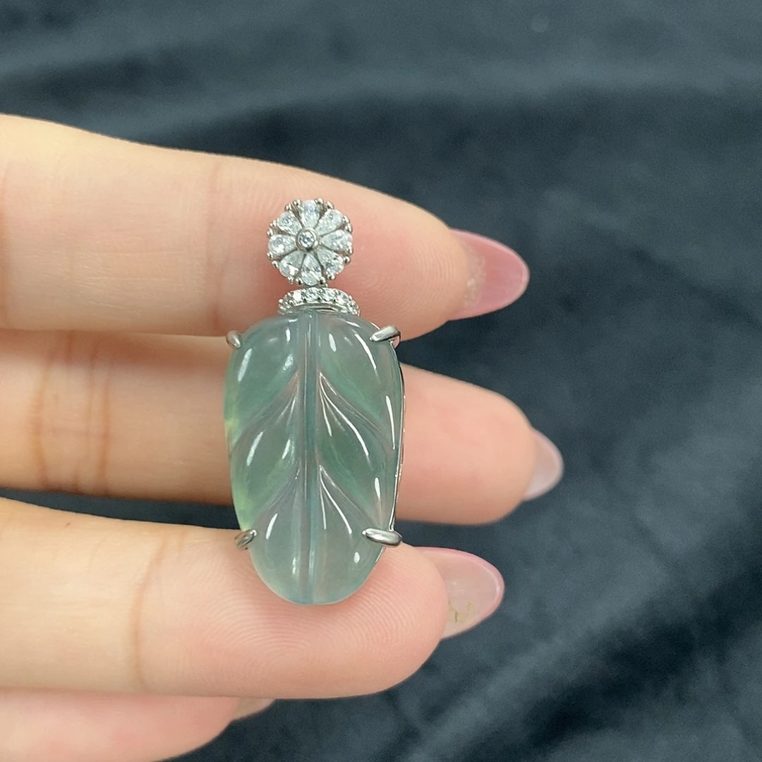 翡翠未镶嵌颈饰翡翠冰种树叶