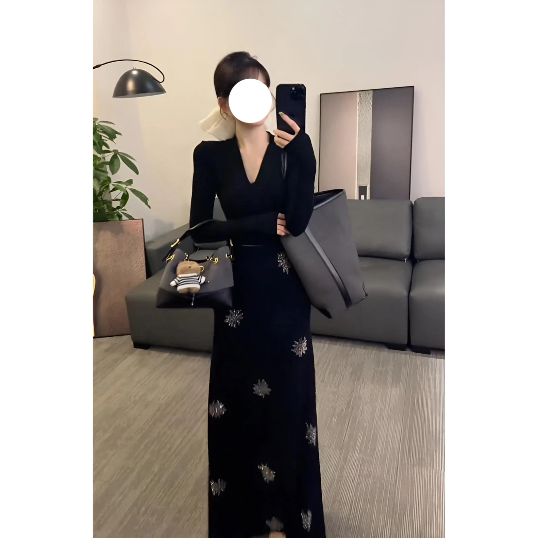 早秋老钱风松弛感贵气穿搭法式新款亮钻半身裙V领长袖上衣套装潮