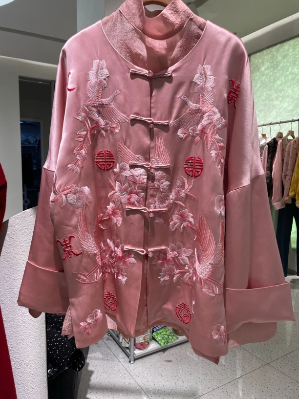 重工刺绣缎面外套