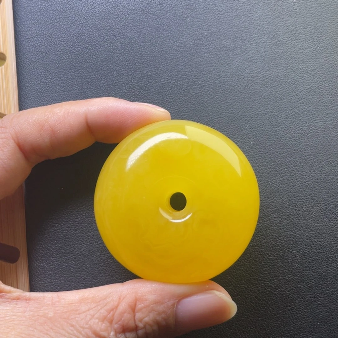 琥珀未镶嵌颈饰天然的琥珀蜜蜡