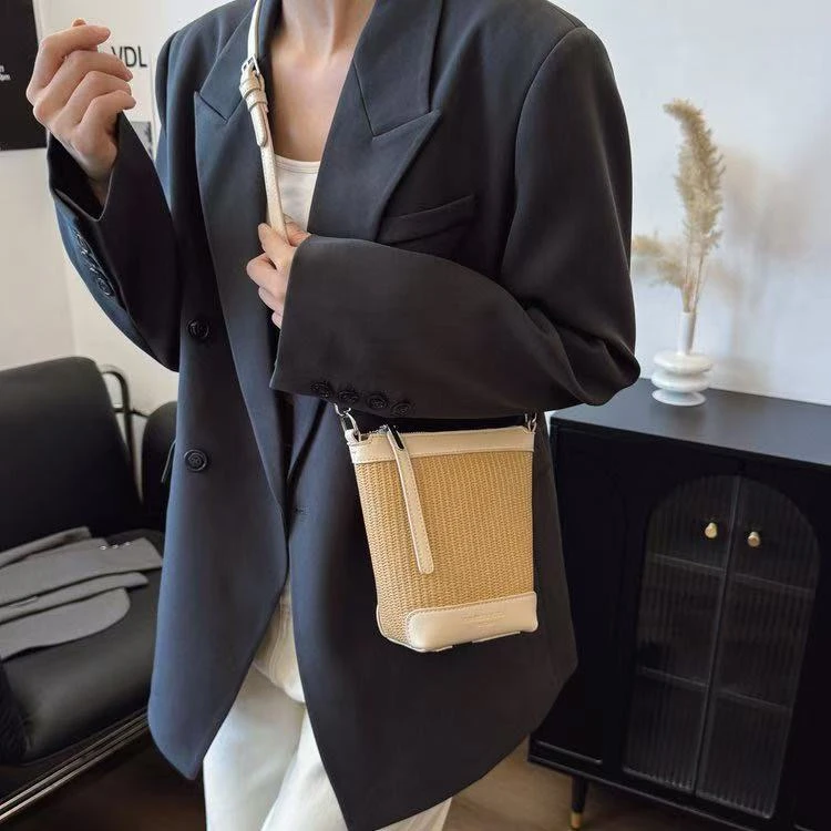 捌壹L早春新款女包小众简约斜挎包