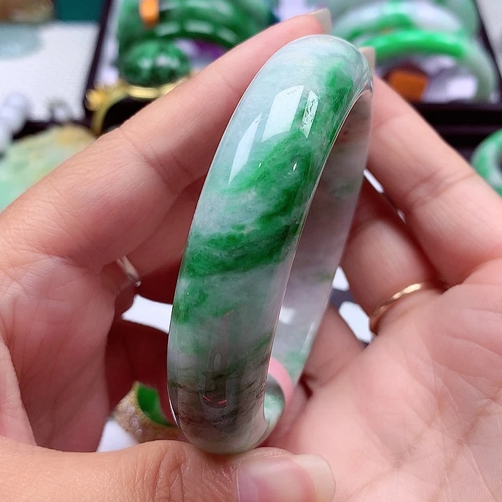 翡翠未镶嵌手镯翡翠