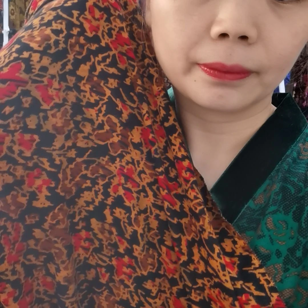 混纺两米黑底布头漂亮花