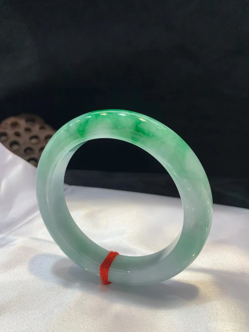 糯种飘绿花圈口贵妃精致优雅【欣赏勿拍】