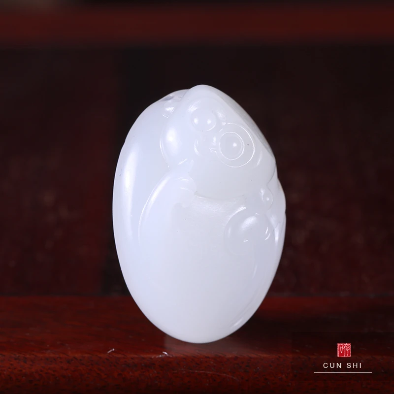 天然存石新疆和田玉白玉十二生肖猴吊坠苏工男女款挂件7.9g