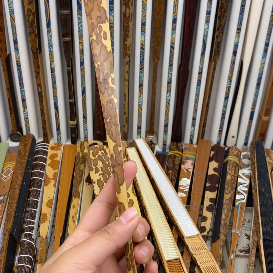 扇子海**牛不咯啦咯咯摸摸呢