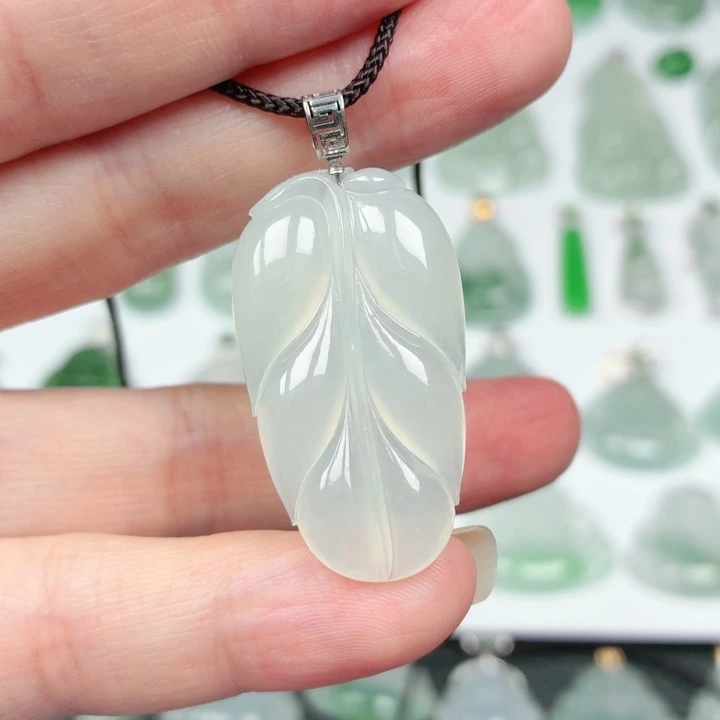 翡翠18K金镶嵌颈饰缅甸天然A货翡翠