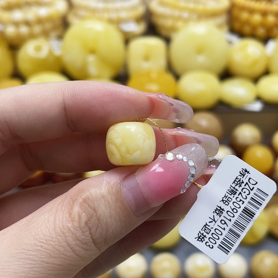 裸石琥珀未镶嵌12.8*10.8mm浓蜡金白妖老型