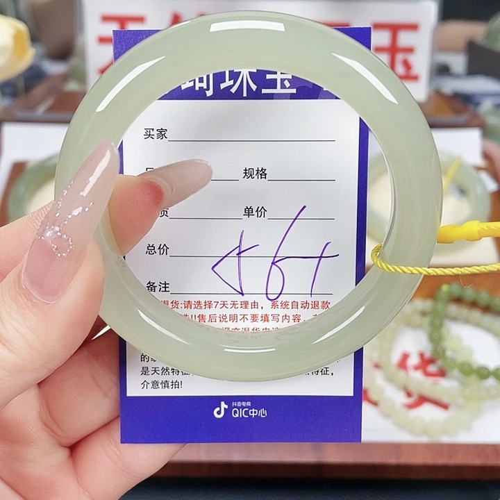 和田玉未镶嵌手镯