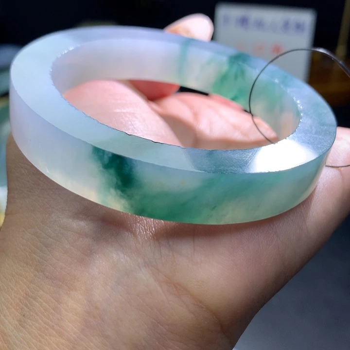 定制翡翠未镶嵌飘蓝花翡翠手镯