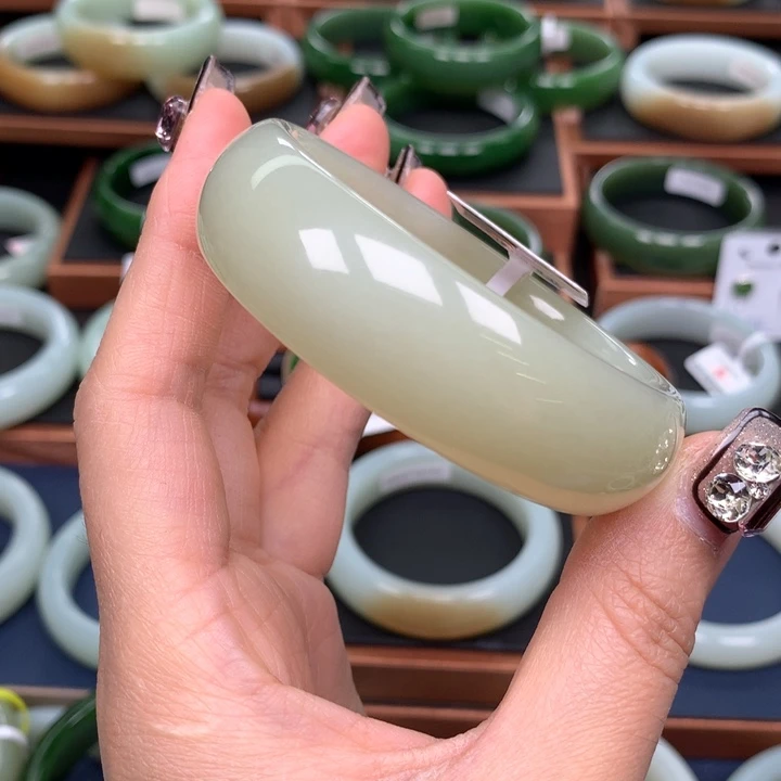 和田玉手镯56圈口未镶嵌