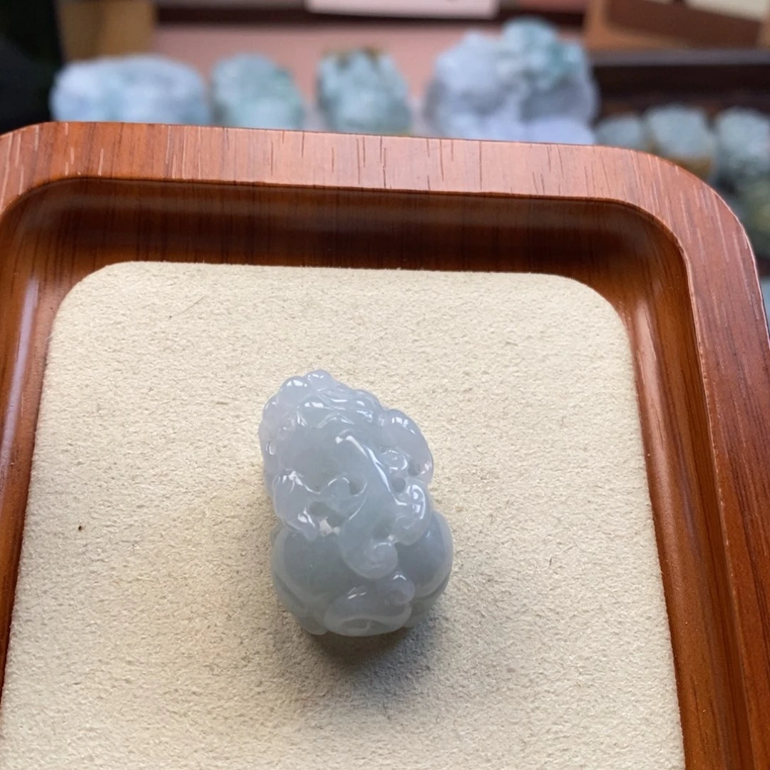 翡翠未镶嵌颈饰如意貔貅