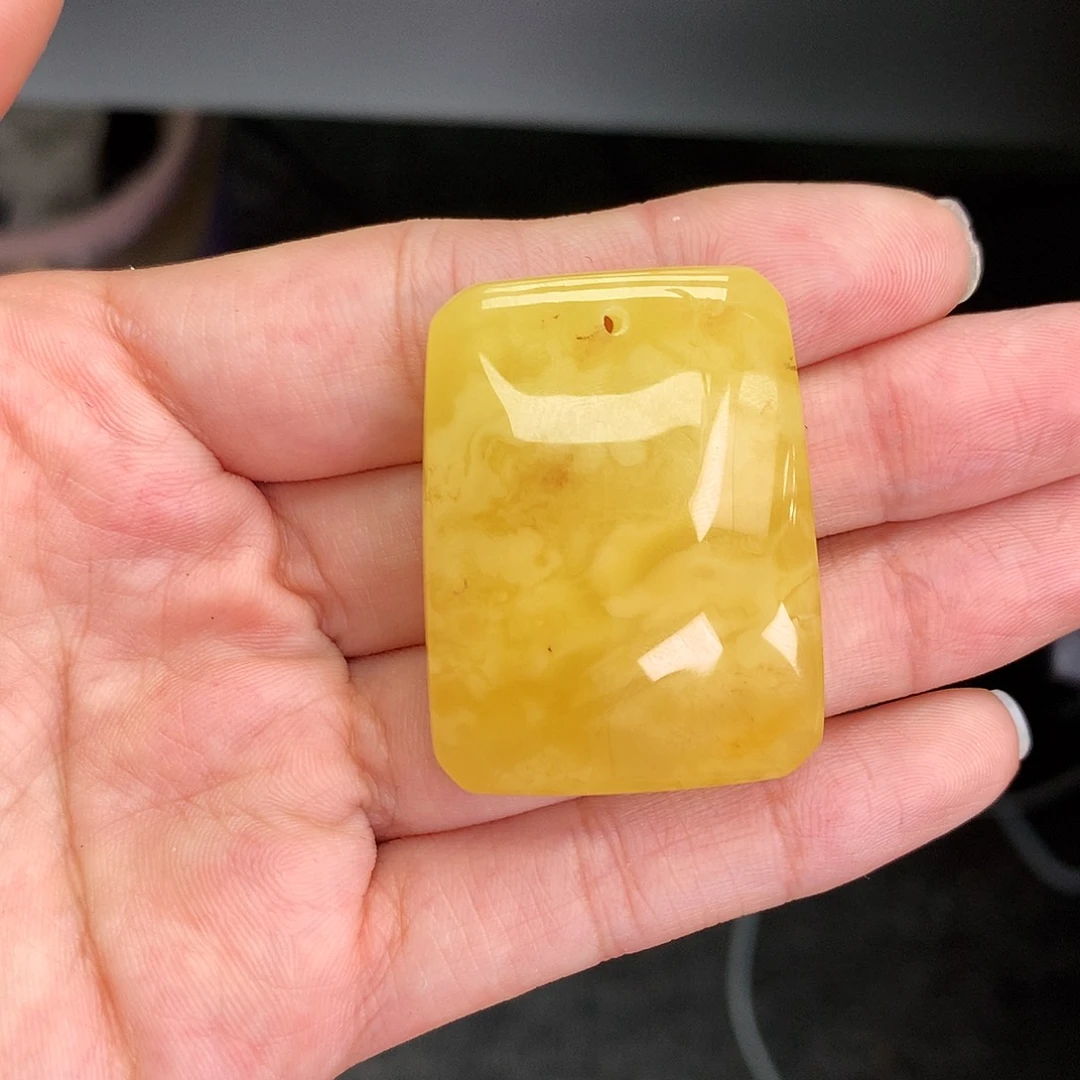 未镶嵌琥珀珠宝奇石