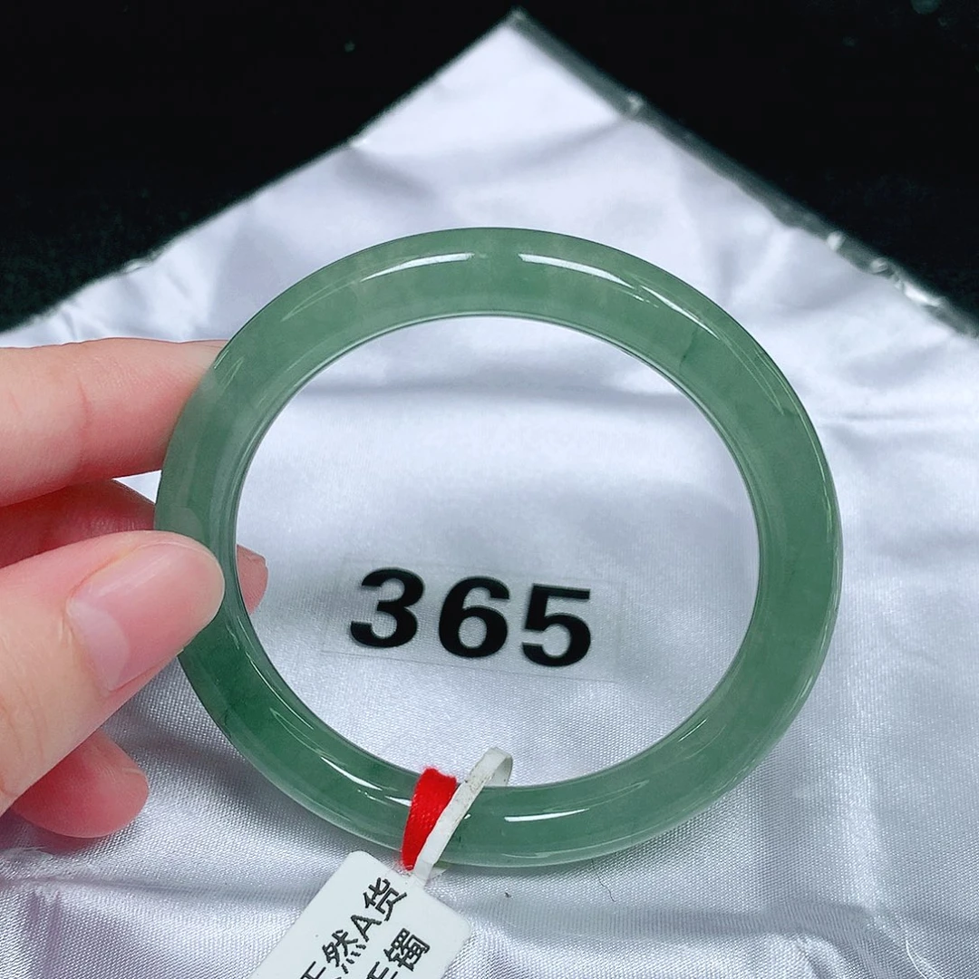 翡翠未镶嵌手镯（圆镯）