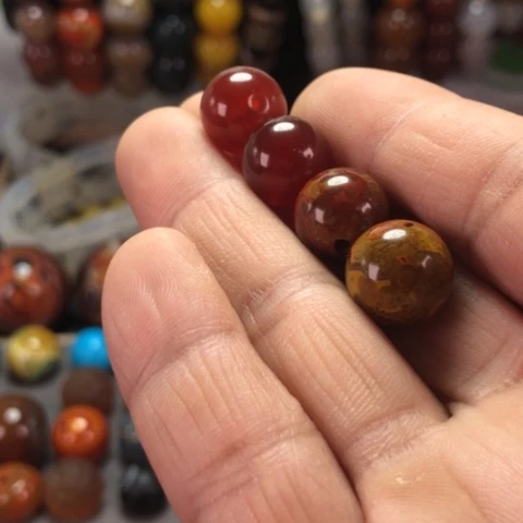 未镶嵌颈饰玛瑙/玉髓“****”