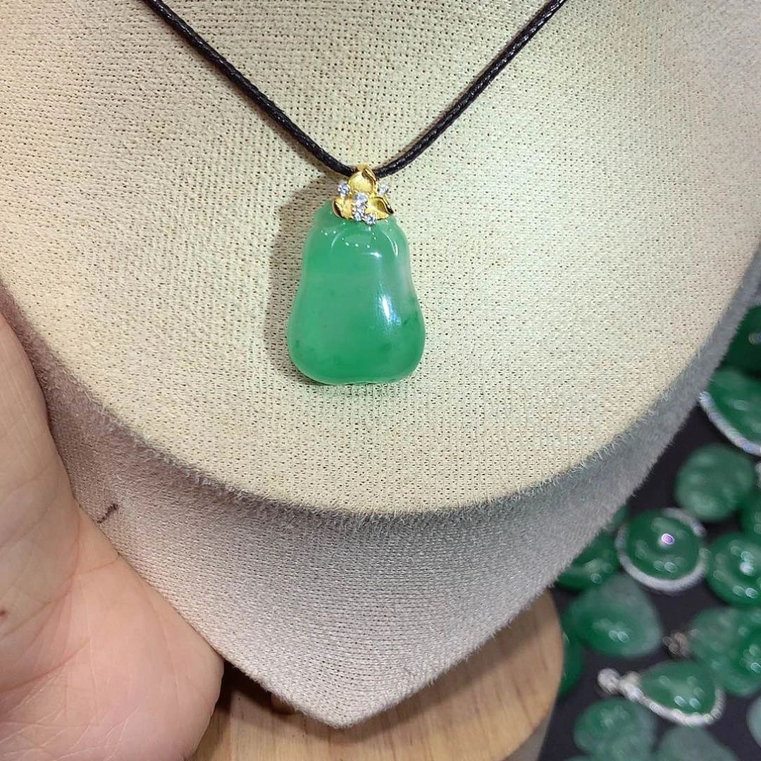 颈饰银S925镶嵌石英质玉（非洲翠）