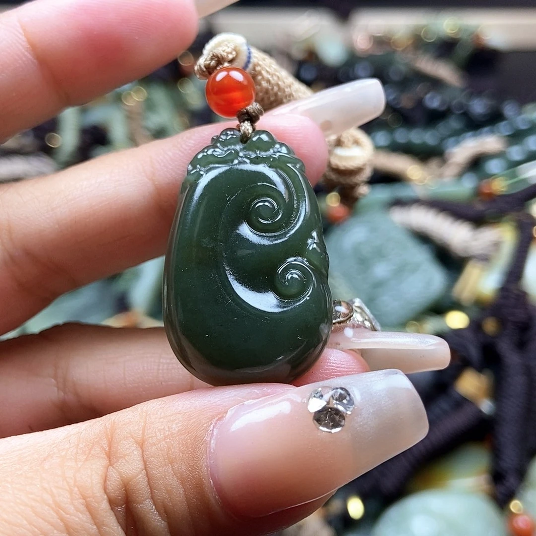 和田玉未镶嵌颈饰