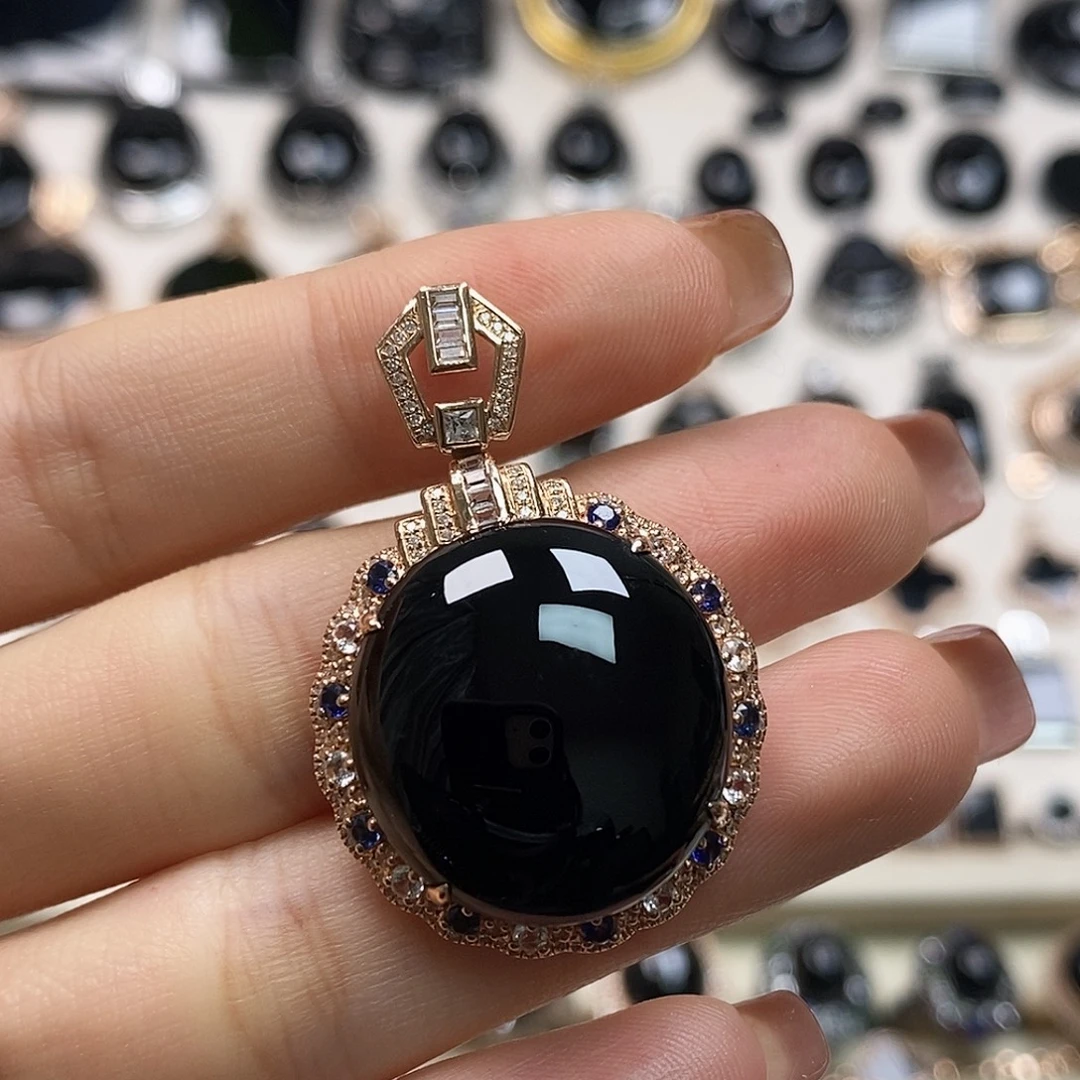 翡翠18K金镶嵌颈饰