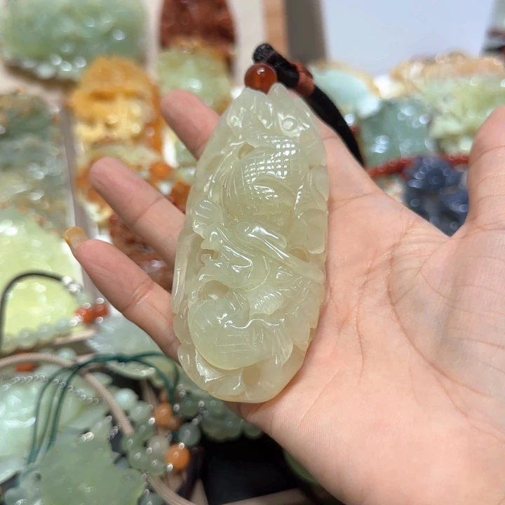 未镶嵌蛇纹石玉吊坠穿****期