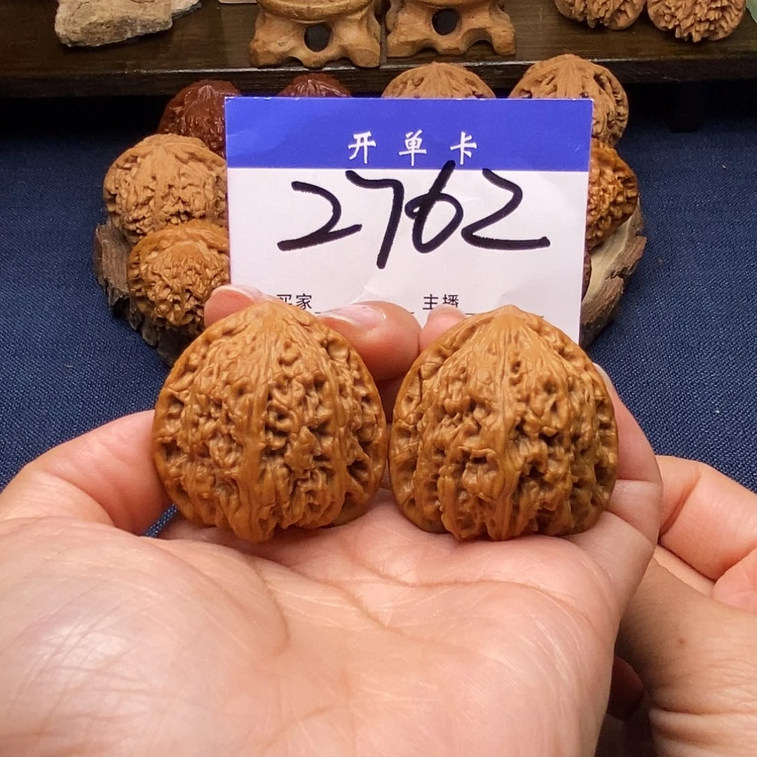 文玩核桃吊坠红宝石37尺。 无刀