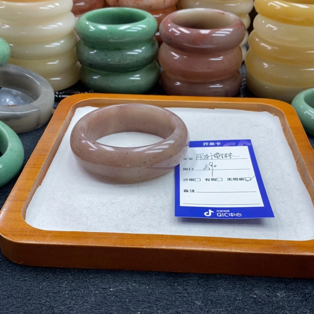 雨***琳石英质玉未镶嵌手镯